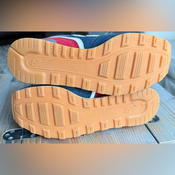 New Balance 696 Women’s 7.5 Blue, White and Red Low Top Lace Sneakers - Picture 8 of 9